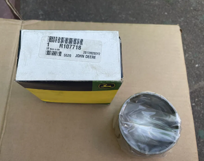Втулка балансира переднього моста R107718 John Deere R107718 фото